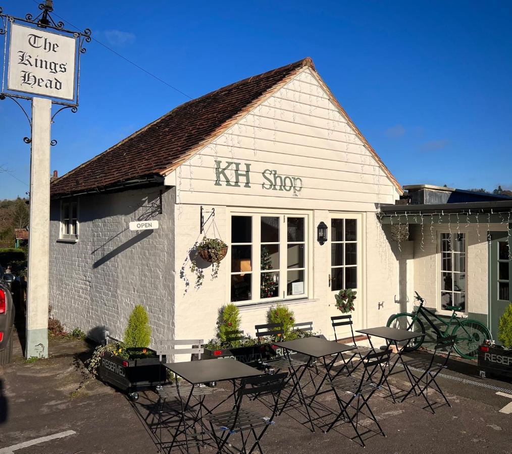 Отель The Kings Head Доркинг Экстерьер фото